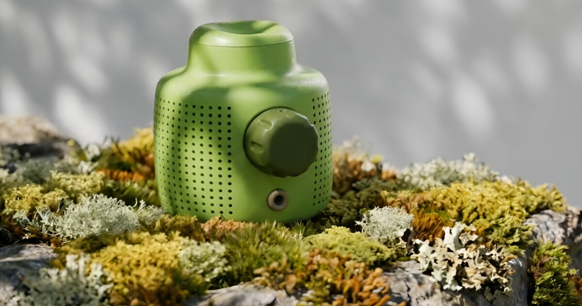 Mur mur speaker blends soundscapes with a living world