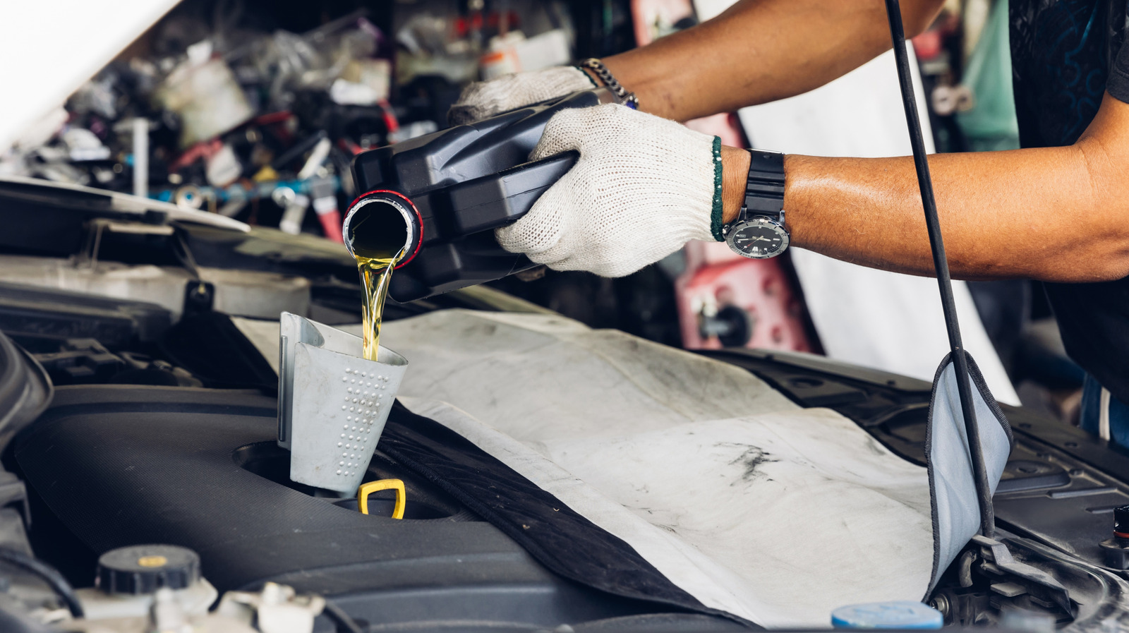 Should You Get An Oil Change Before Or After A Long Road Trip? – SlashGear