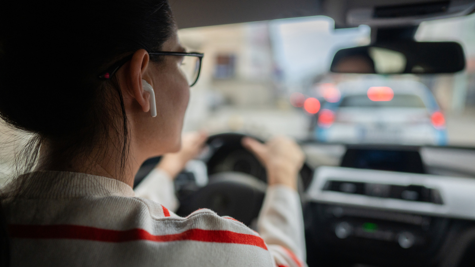 Can you wear your headphones while driving? It depends on the state – Engadget