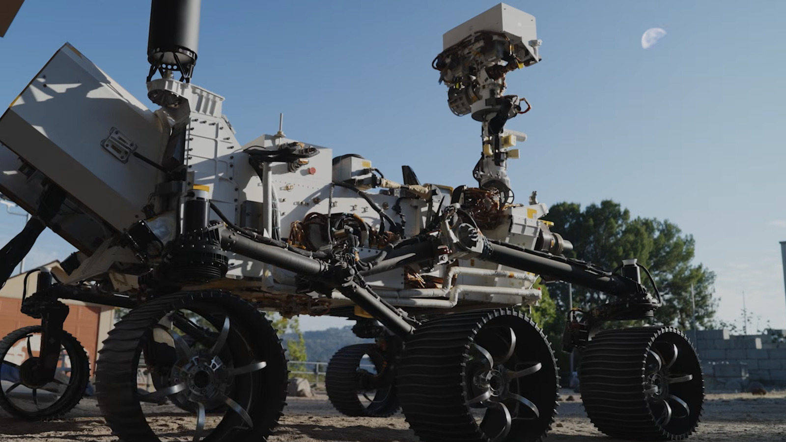 One of NASA’s Mars rovers could find itself promised to the moon instead – Engadget