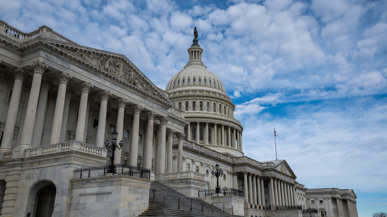 Senate advances the latest Kids Online Safety Act out of committee – Engadget