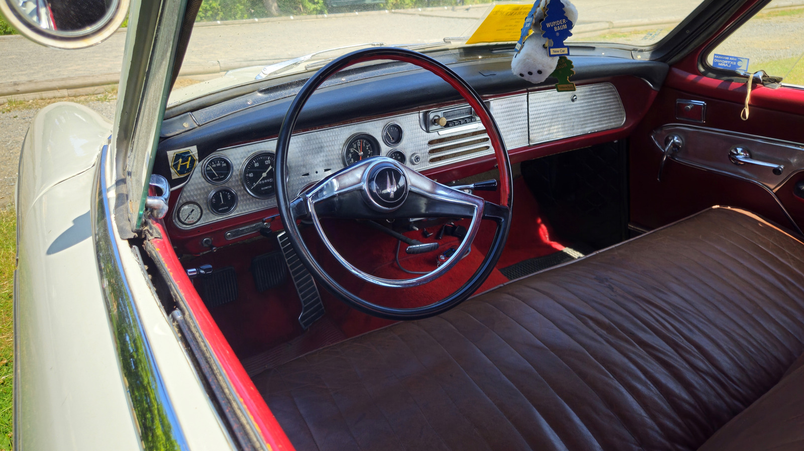 Why Did Most Cars Stop Using Bench Seats, And Are They Coming Back? – SlashGear