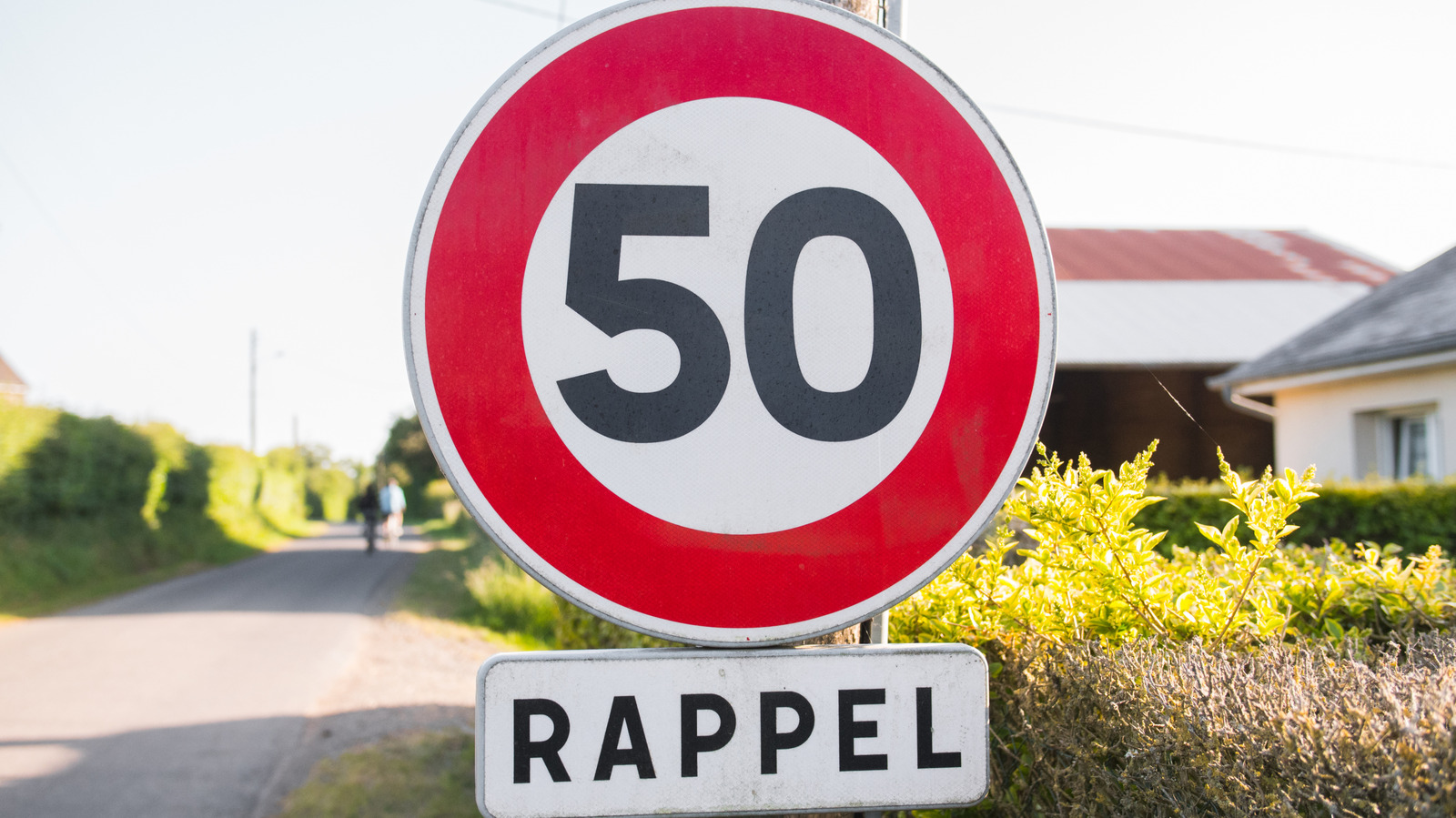 Why Do Some French Speed Limit Signs Say ‘Rappel’? – SlashGear