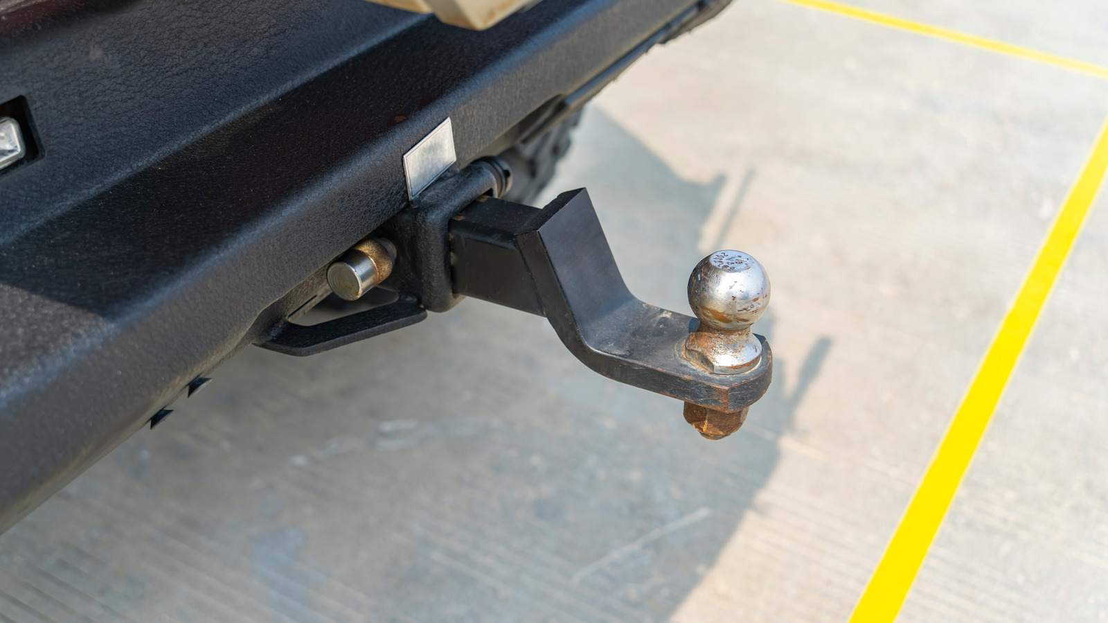 What’s The Difference Between A Tow Hitch And A Tow Package? – SlashGear