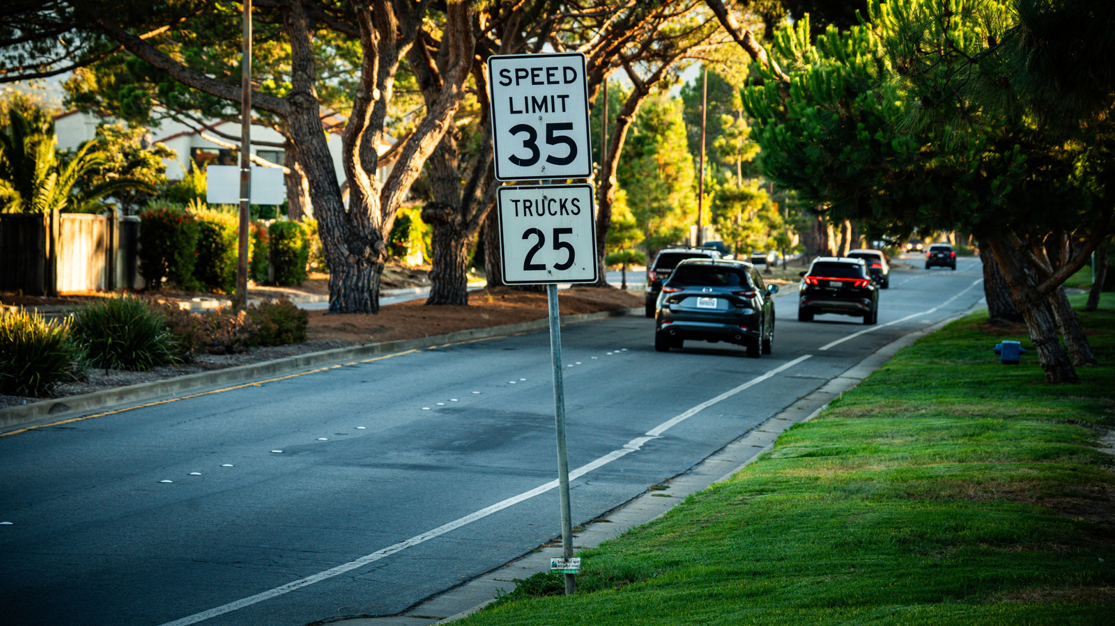 Why Do Some US Roads Have Two Different Speed Limit Signs? – SlashGear