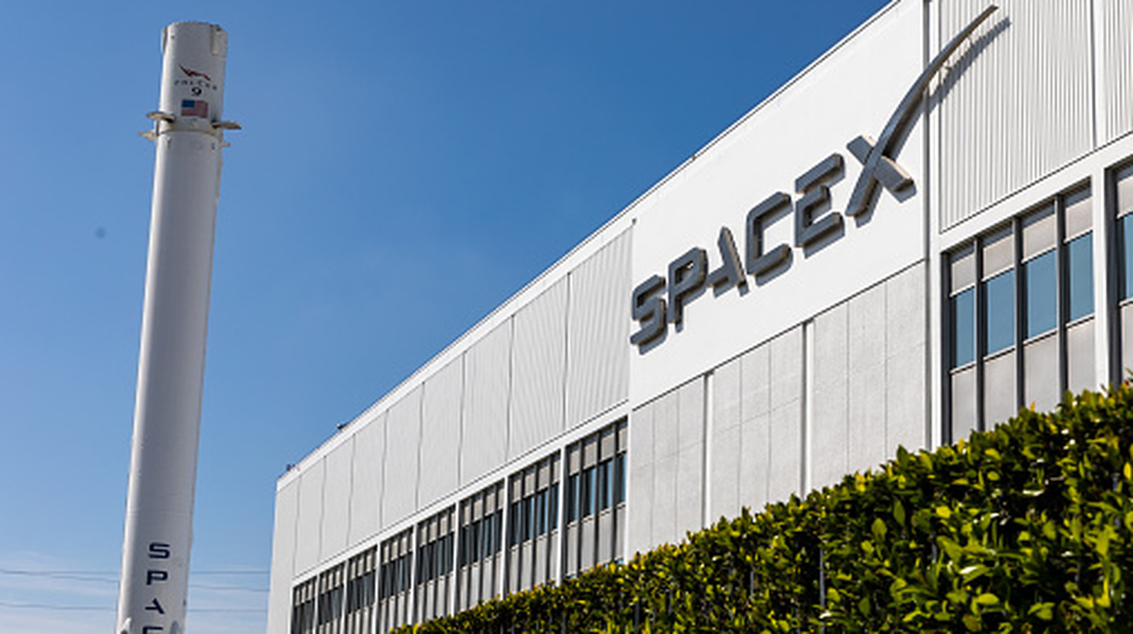 Korean lunar orbiter snaps first pics of the SpaceX Falcon 9 crash site on the moon – Engadget