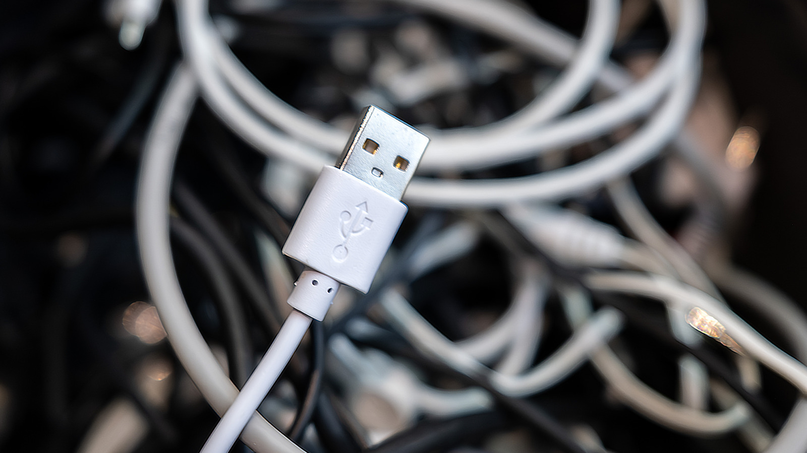 What’s the USB trident symbol for? How to know what kind of port you have – Engadget