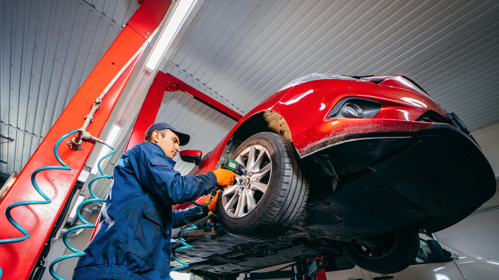 What’s The Minimum Ceiling Height For A Car Lift? Here’s How To Find It – SlashGear