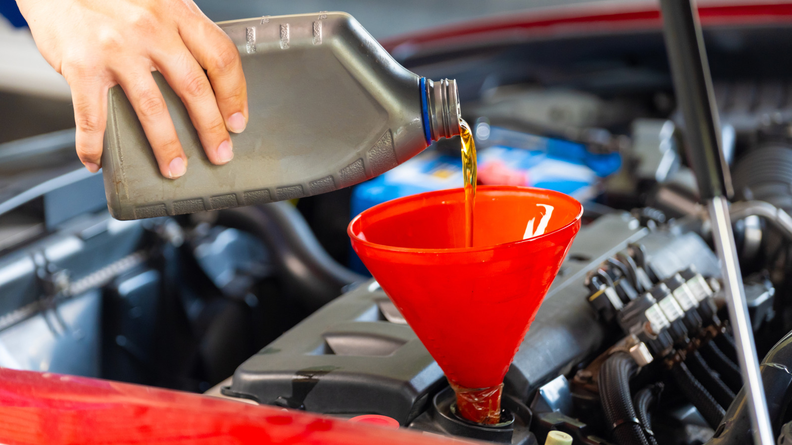 Why Do Modern Engines Use Such Thin Motor Oil? Here’s Why It’s Recommended – SlashGear