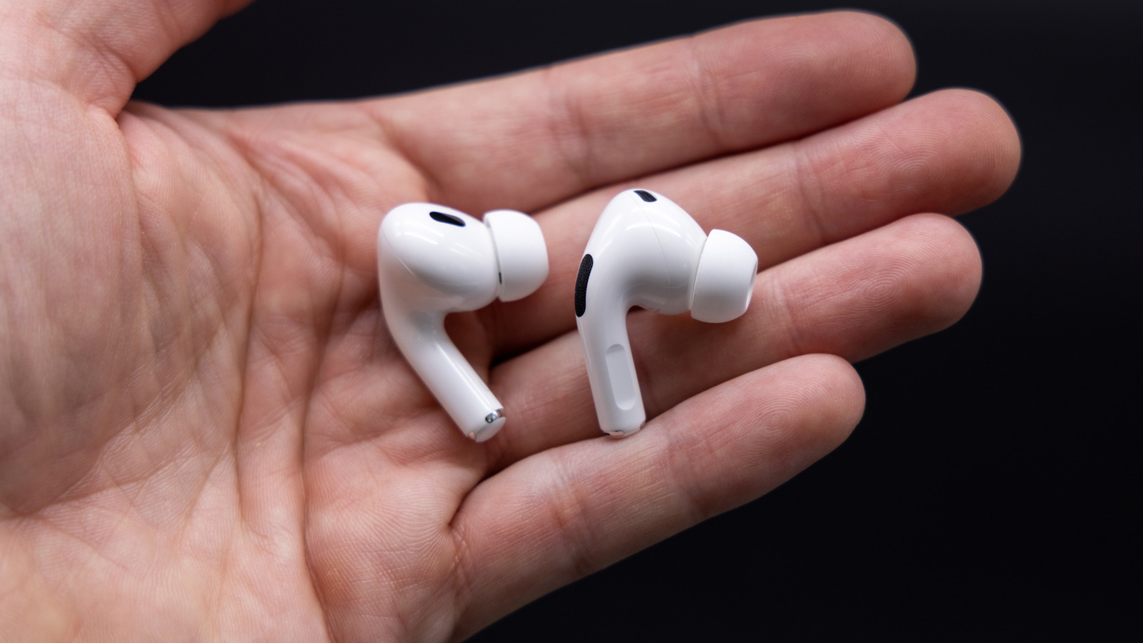 4 Reasons Why People Ditch Their AirPods – SlashGear