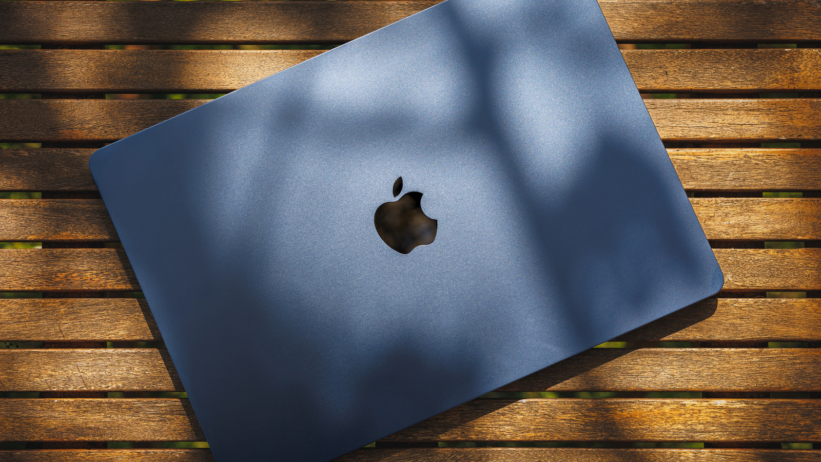 Things to know before using your MacBook outside – Engadget