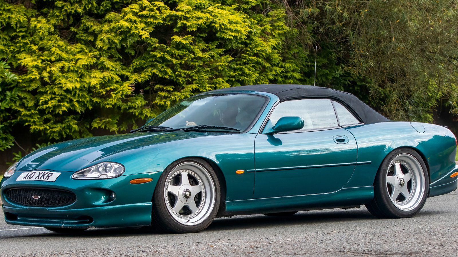 6 Of The Fastest Jaguar Sports Cars Of The ’90s – SlashGear