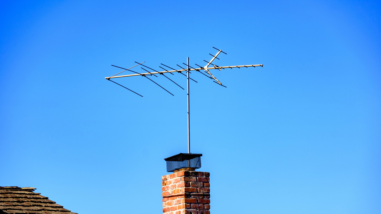 Indoor Vs. Outdoor TV Antenna: What’s The Difference? – SlashGear