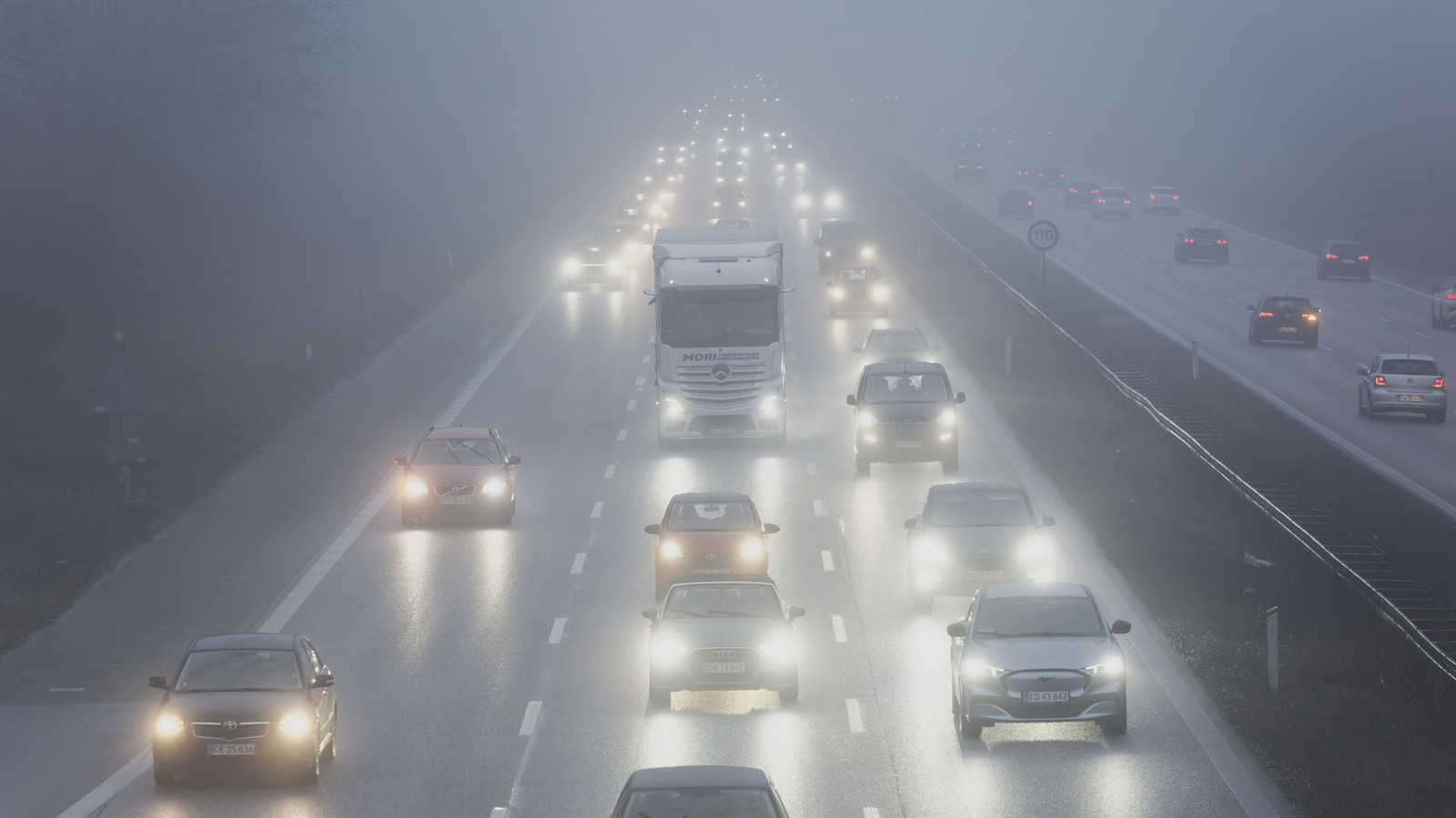 How Do Your Car’s Automatic Headlights Know When It’s Night Time? – SlashGear