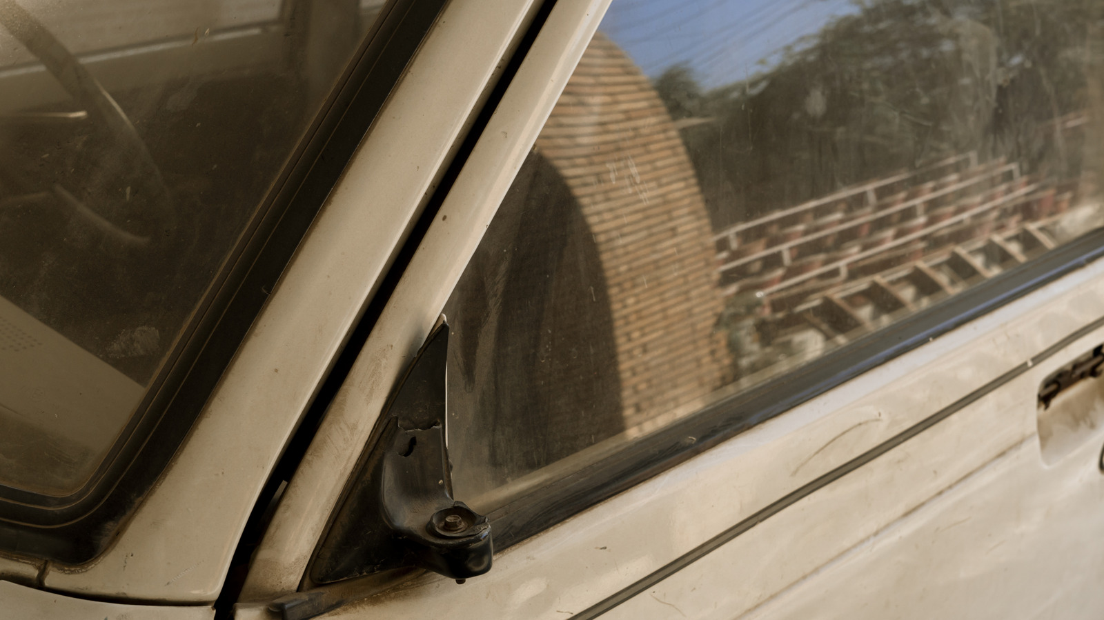 How To Clean Inside Your Car’s Window Tracks (And Why You Might Want To) – SlashGear
