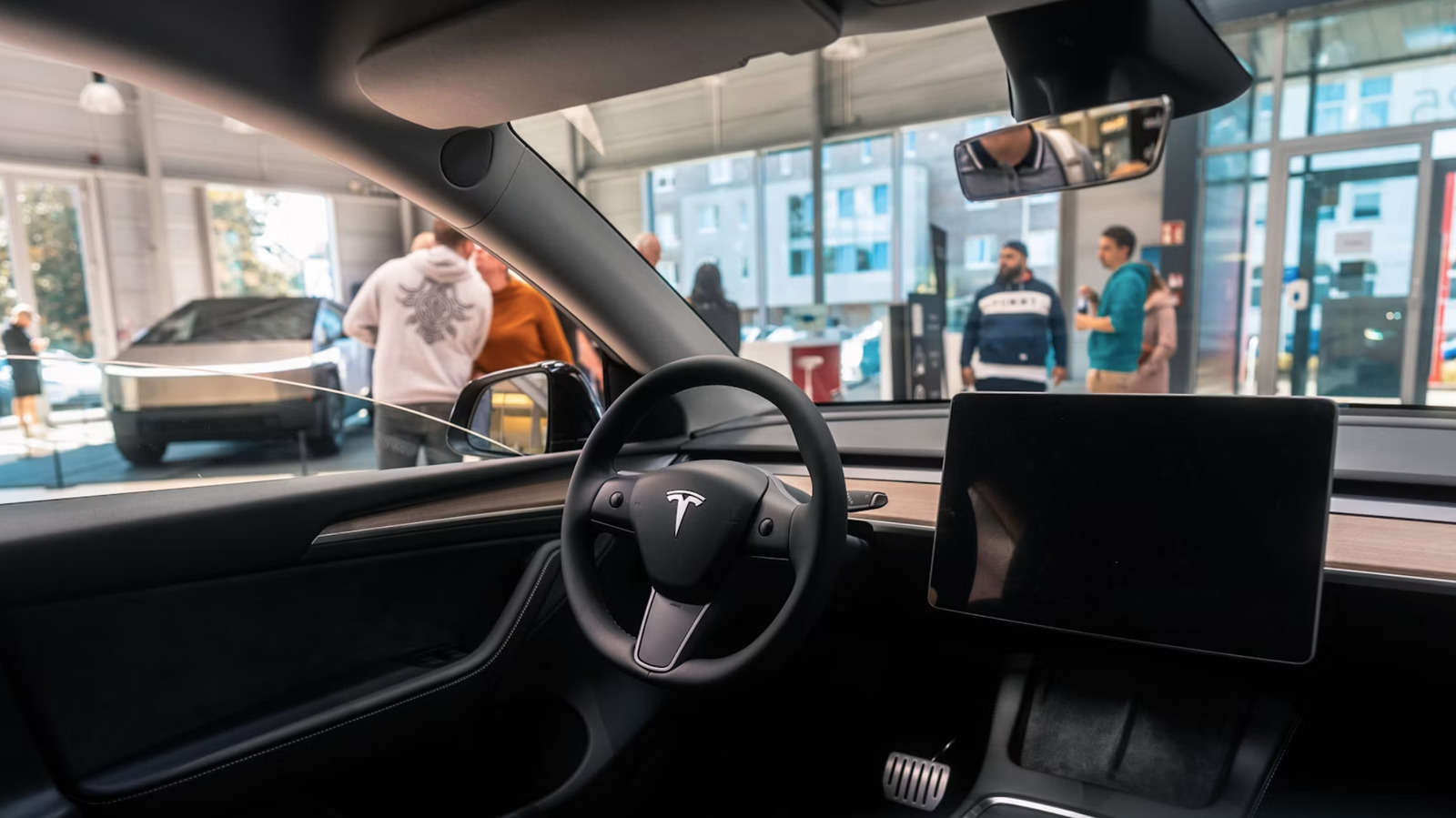 Tesla’s Robotaxi fleet might finally be driving around Austin unsupervised – Engadget