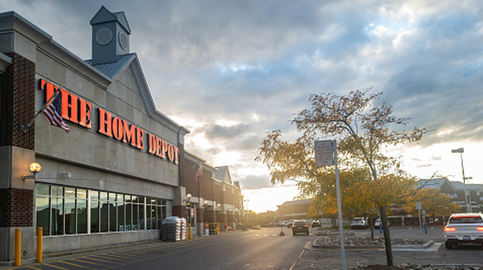 Yes, Home Depot And Lowe’s Have Flock Cameras In Their Parking Lots – Here’s Why – SlashGear