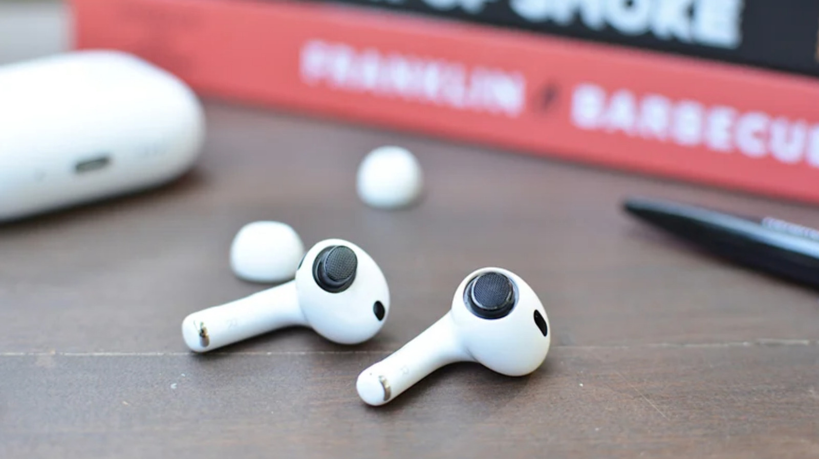 We have more details on Apple’s camera-equipped AirPods and they are pretty dang weird – Engadget