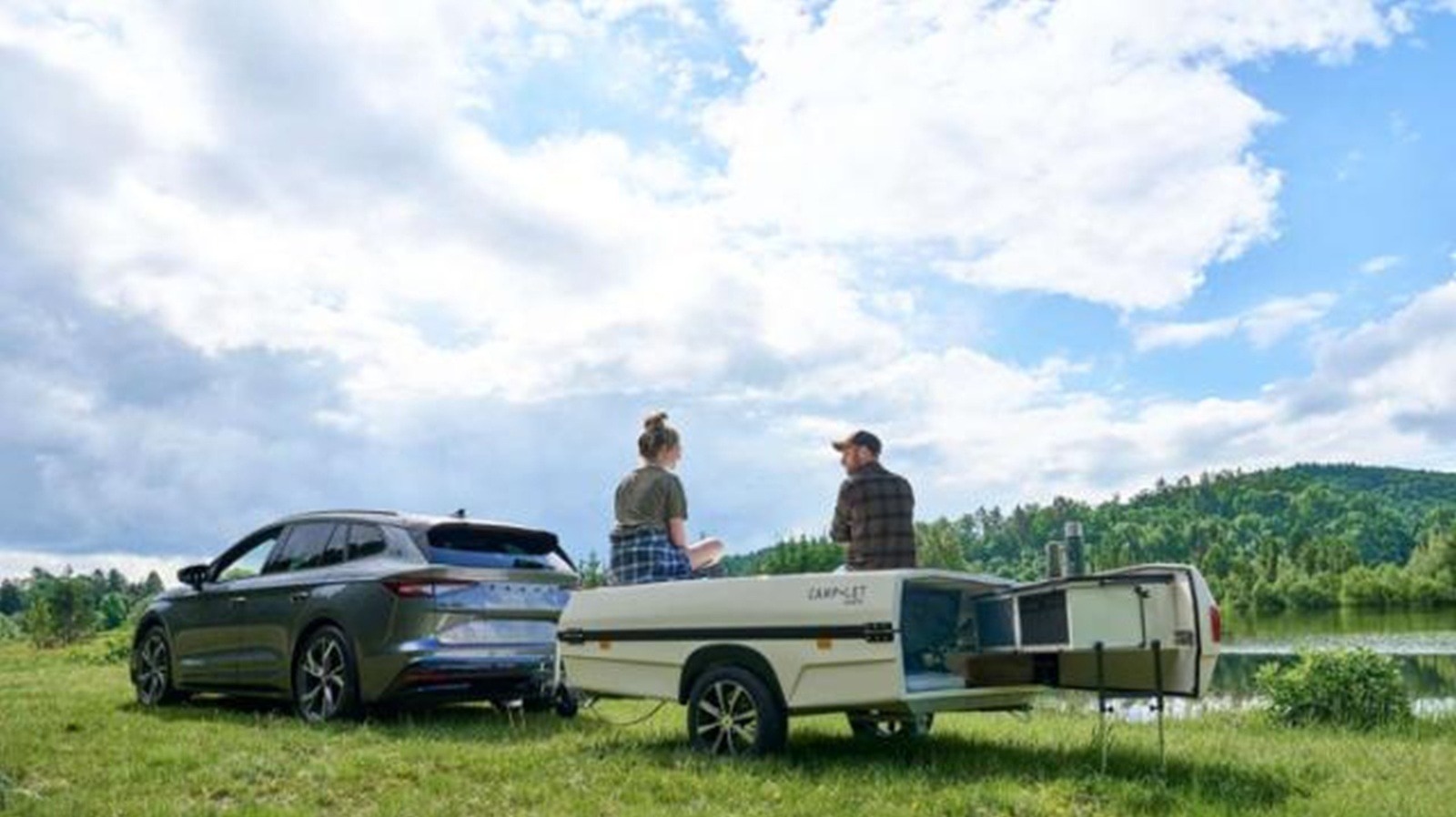 This Tiny Travel Trailer Is Hiding An Entire 10-Person Home On The Go – SlashGear