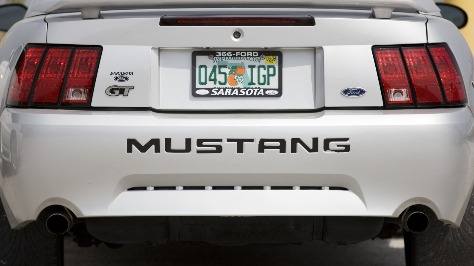 Is It Illegal For A Car To Have Two Different License Plates? – SlashGear