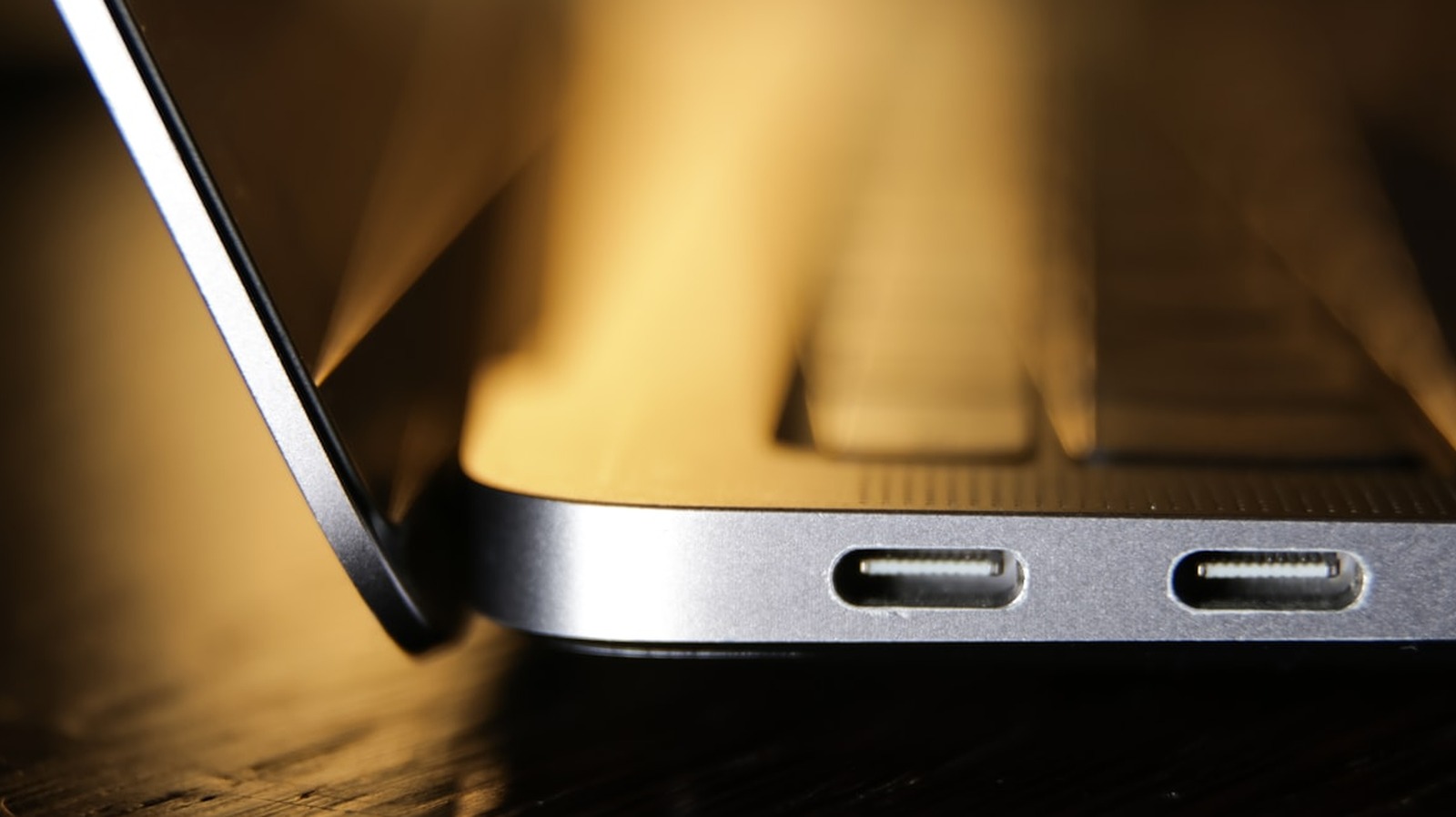 The upside of a laptop having two charging ports (and why some don’t) – Engadget