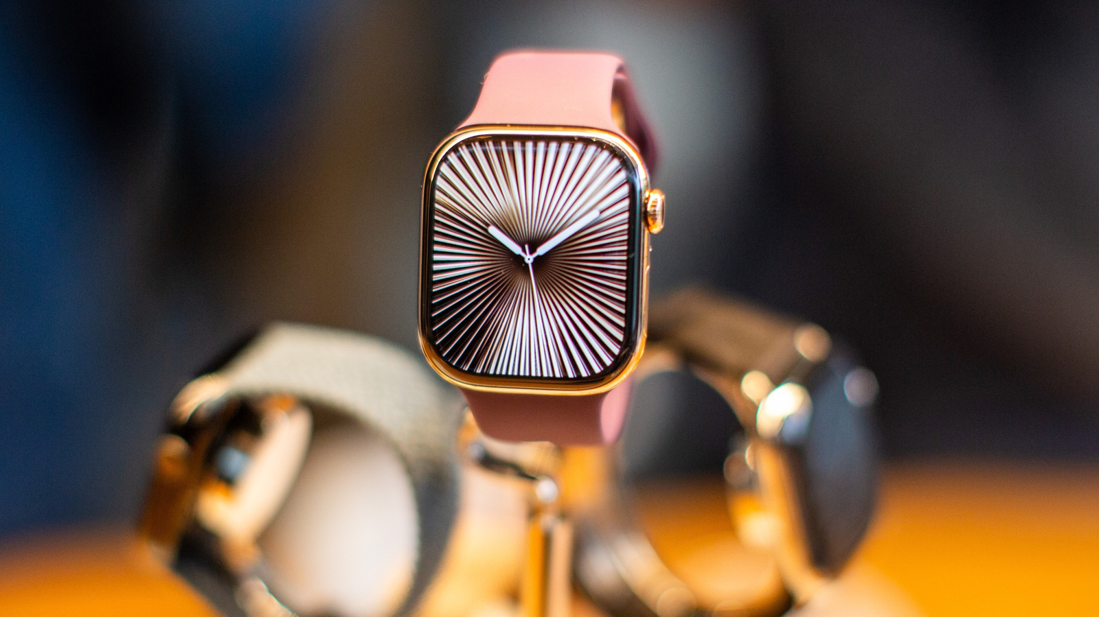 It’s time you realized the usefulness of the smartwatch flashlight feature – Engadget