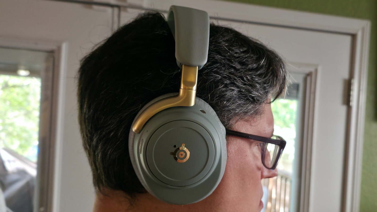 SteelSeries Arctis Nova Elite Review: A Costly High-End Headset For Die-Hard Gamers – SlashGear