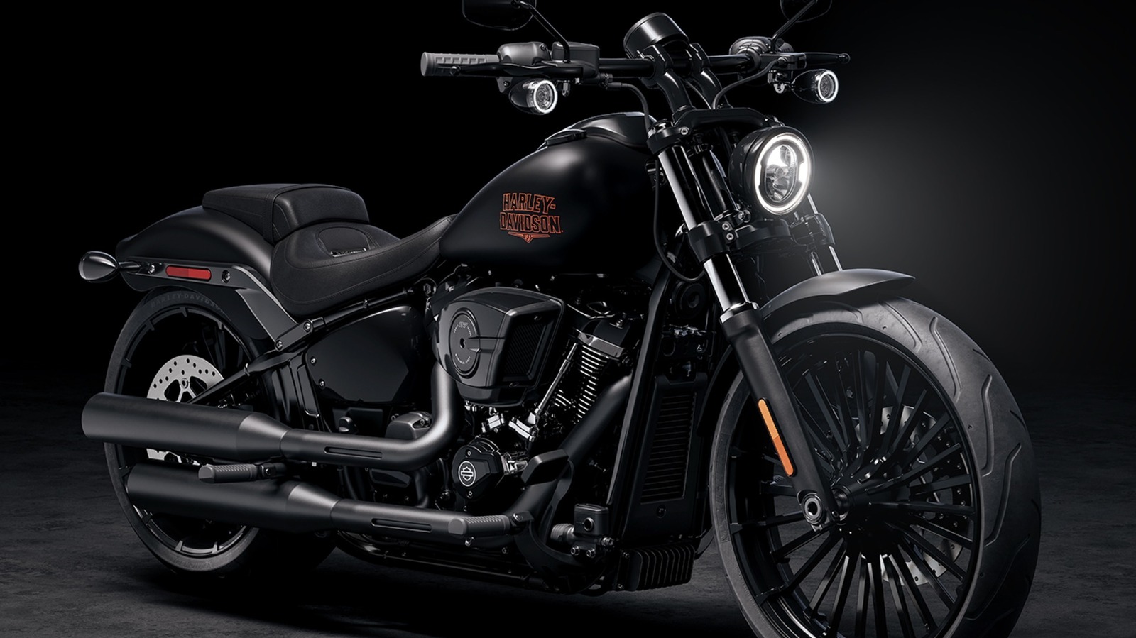 Harley-Davidson Is Blacking Out The Breakout With A Hardcore New Trim – SlashGear