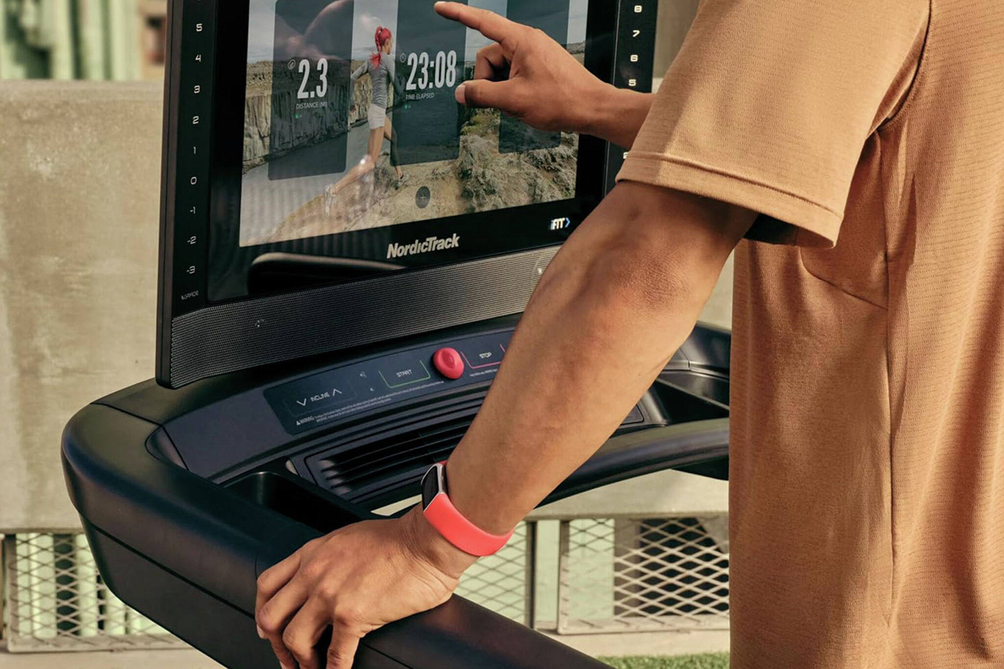 This Fitbit tracks workouts, sleep and stress for $135