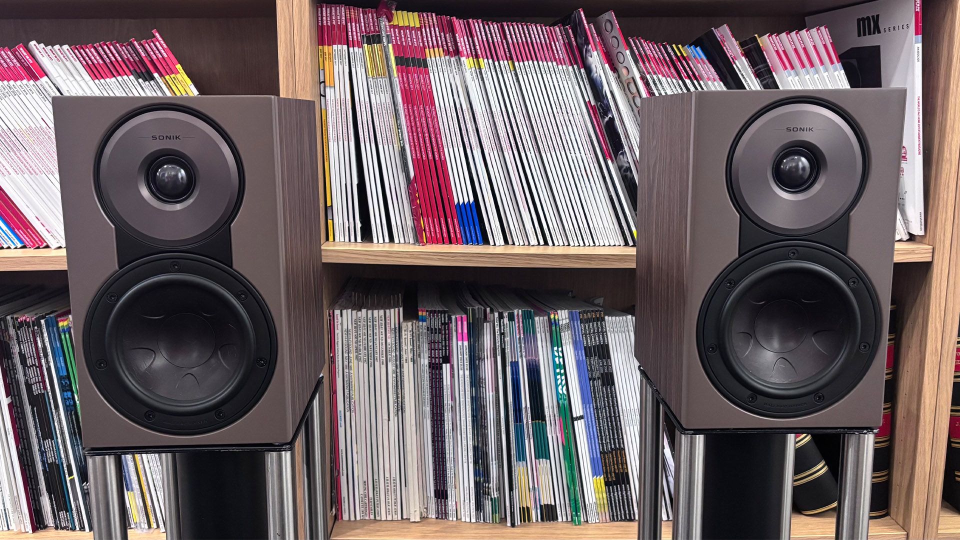 How do the smallest standmounters in Dali’s entry-level Sonik range perform? We find out.