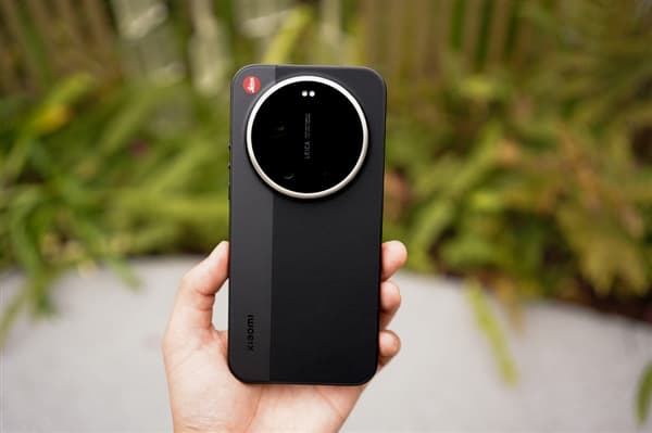 Xiaomi Reportedly Developing Custom 200MP 1-Inch Camera Sensor for Future Ultra Flagship
