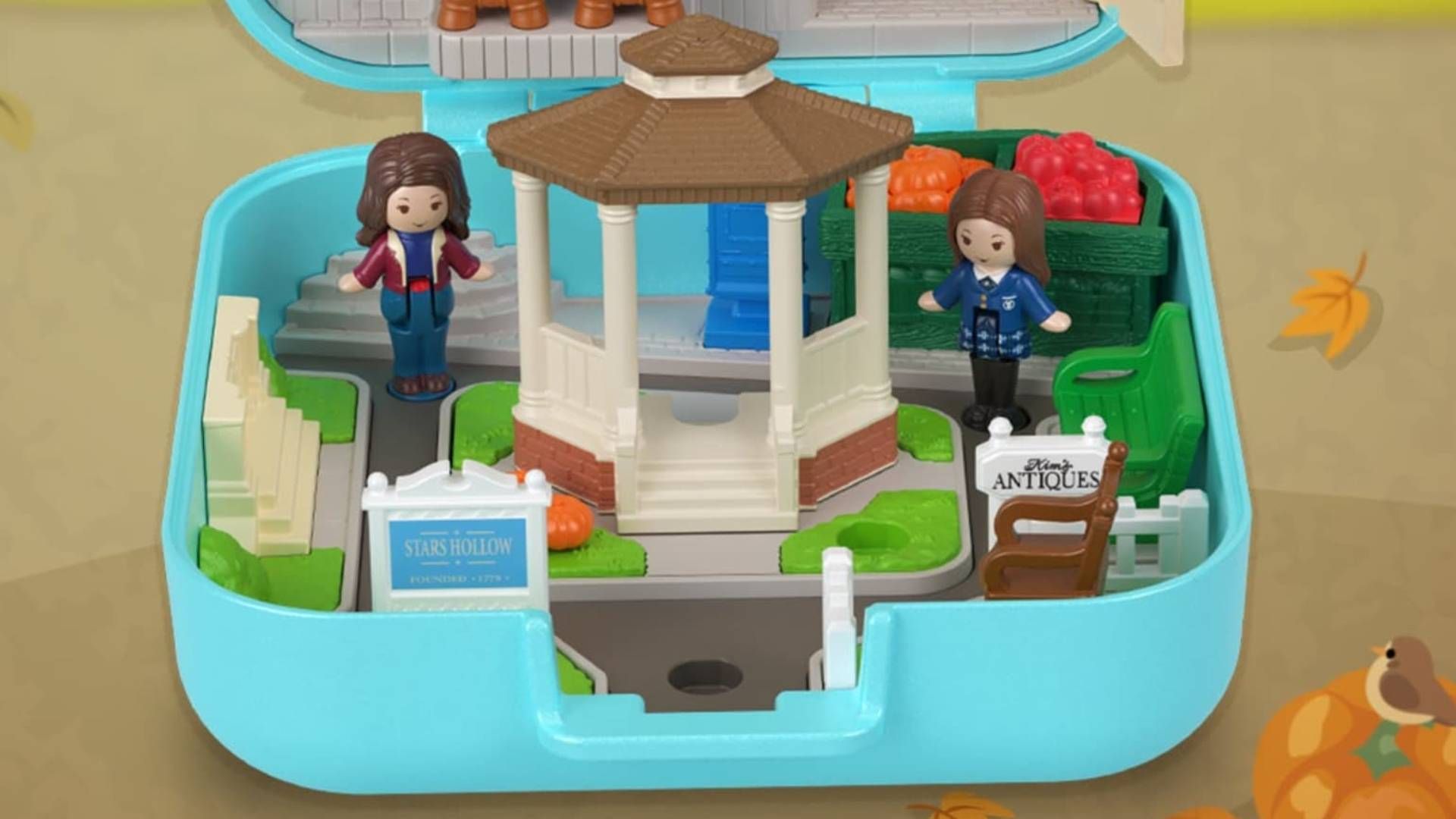 Nothing feels more perfect for the fall season than Mattel’s new Gilmore Girls Polly Pocket compact