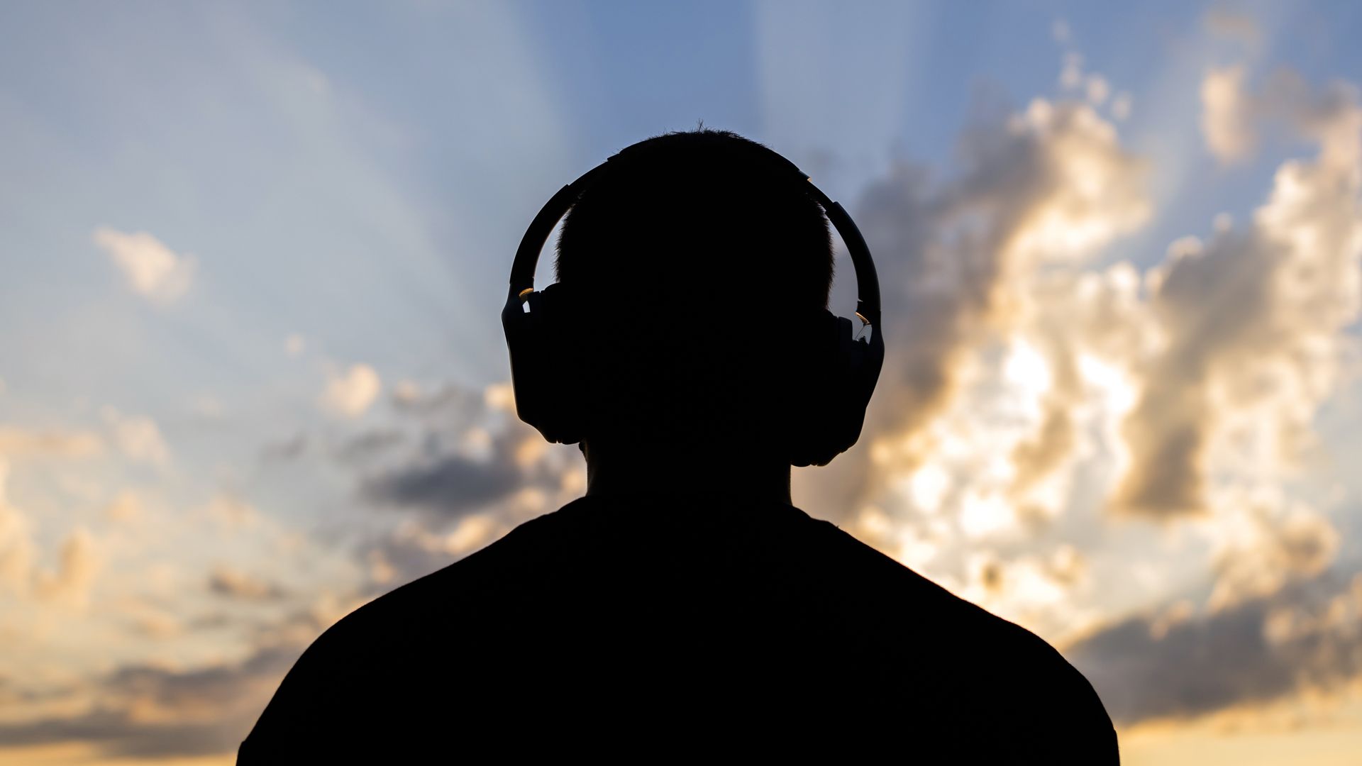 Researchers can make headphones leak audio through a wall, but the 30-meter claim has a few caveats