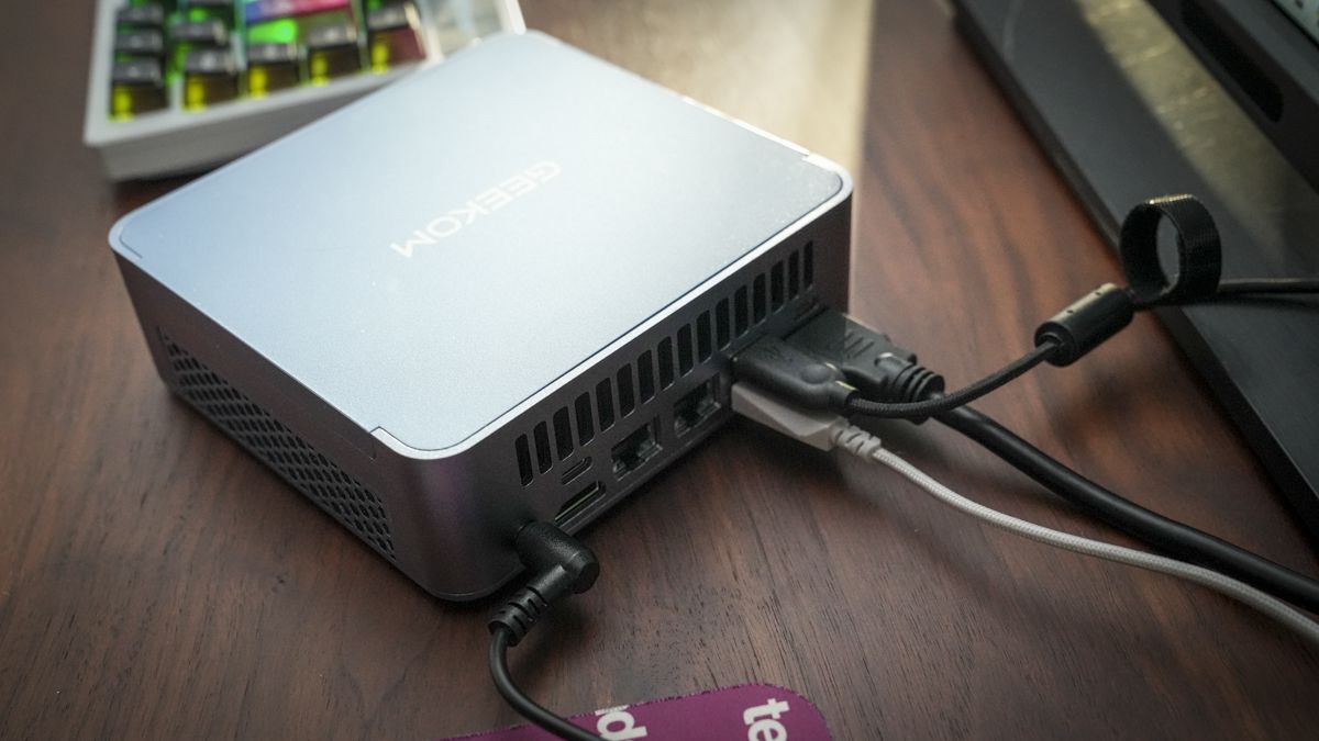 Geekom AX8 Max Ryzen 7 mini PC is now under $600