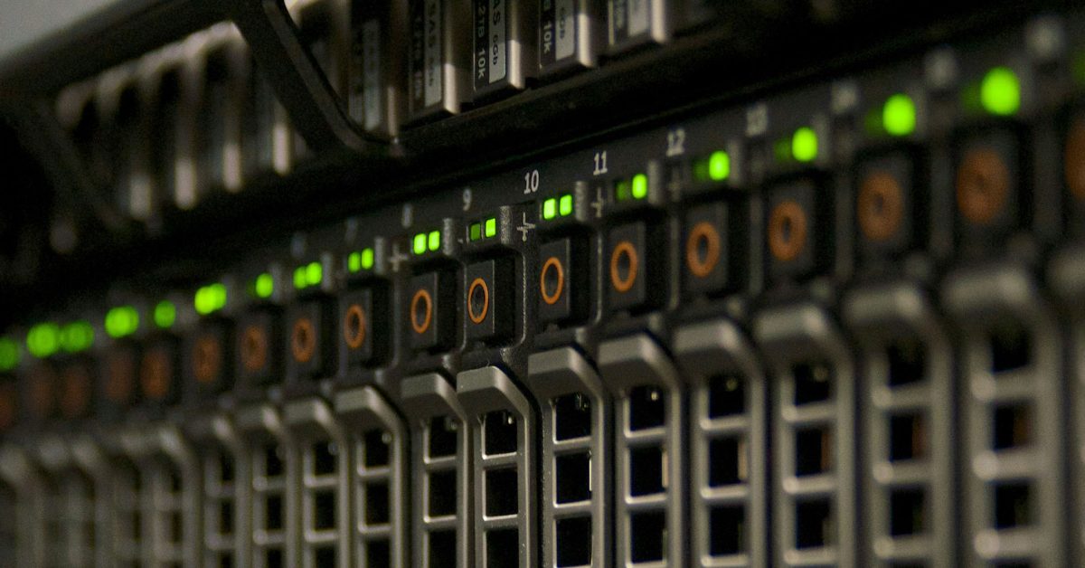 Apple planning to sell AI servers powered by M8 Ultra chips, says report