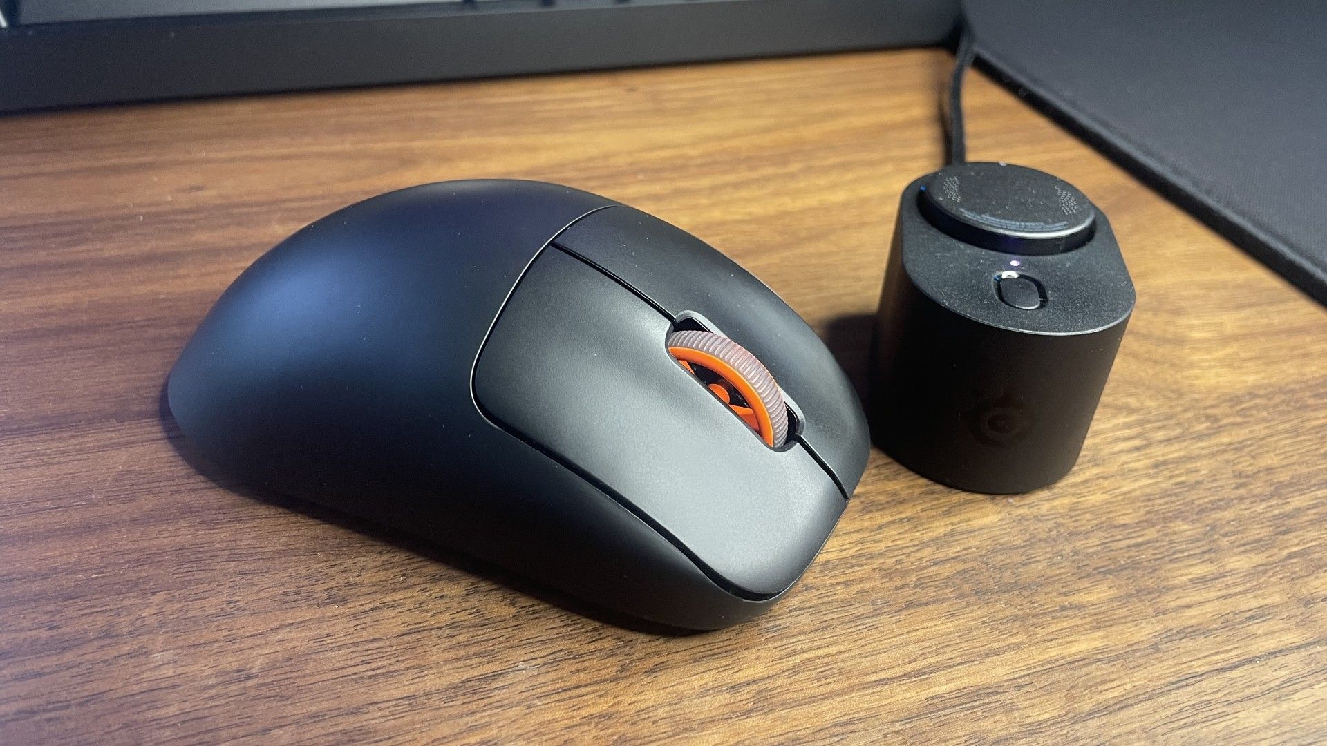 This is the comfiest mouse I’ve held and it has hot-swap batteries