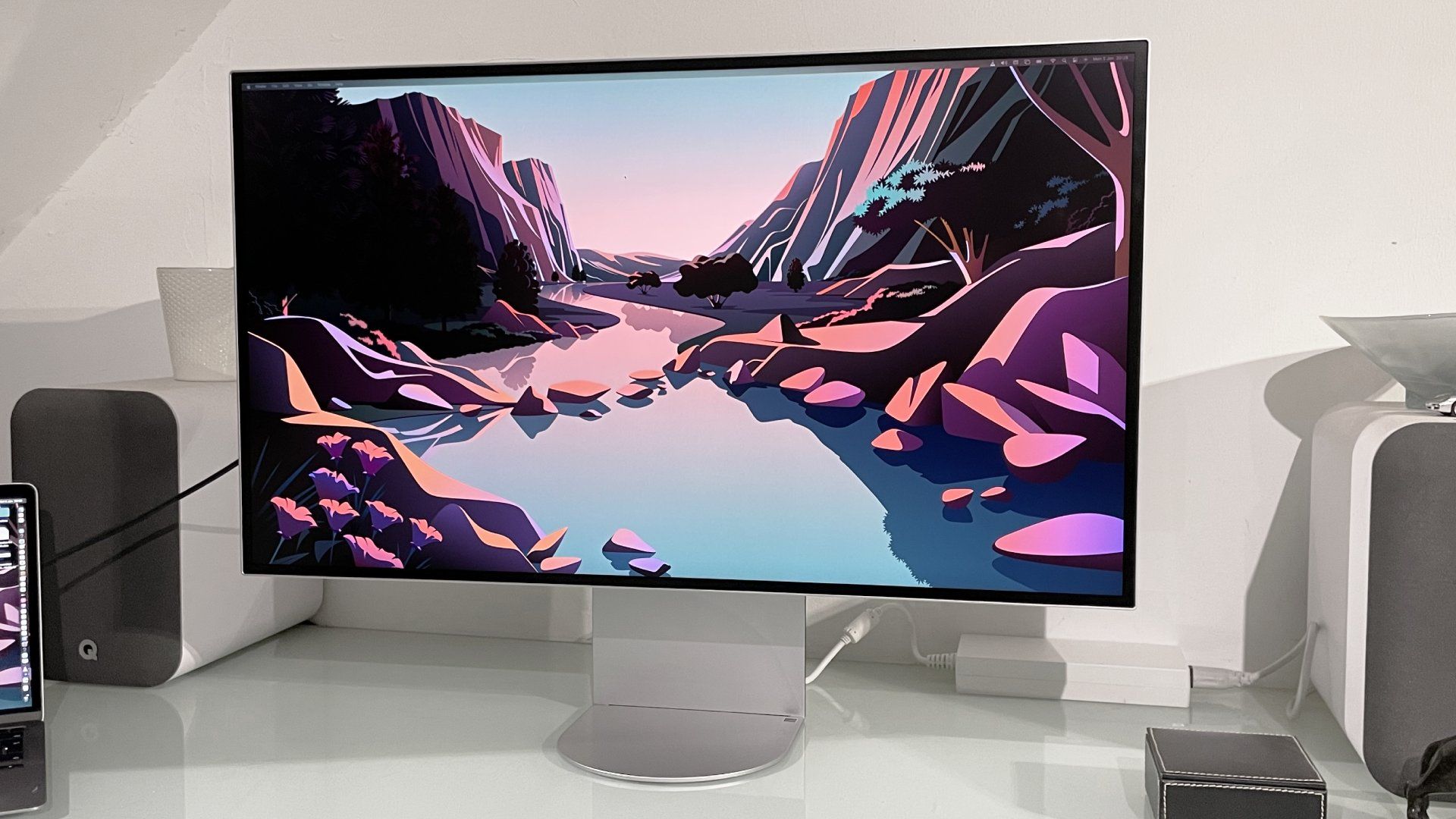 LG’s UltraFine 32U990A: The cheapest 6K monitor I’ve seen hits a new low