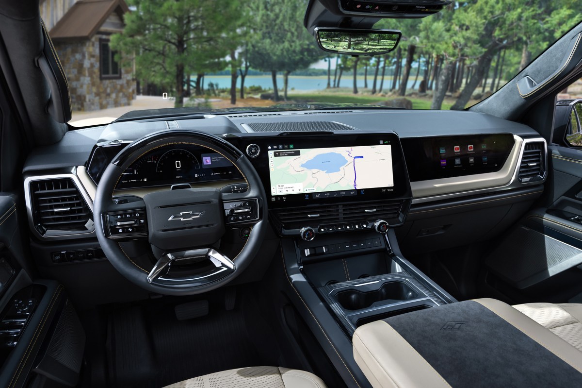 GM Finally Gave Up the Fight Against CarPlay and Android Auto: TDS