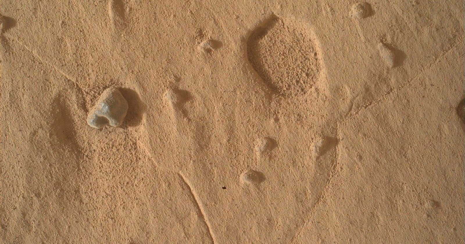 ‘Footprints’ Photographed on the Surface of Mars by Curiosity Rover