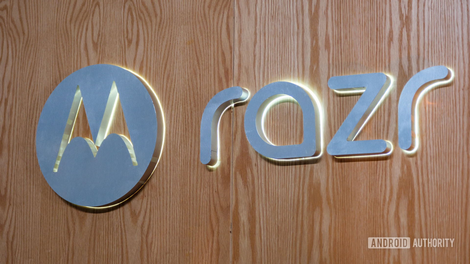 Motorola’s wide Razr looks small, chunky, and powerful in detailed new leaks