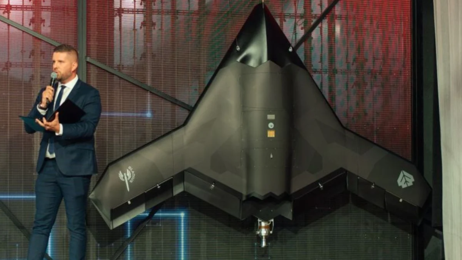 The B-2 lookalike emerging from Poland has a turbojet and a 30 kg warhead