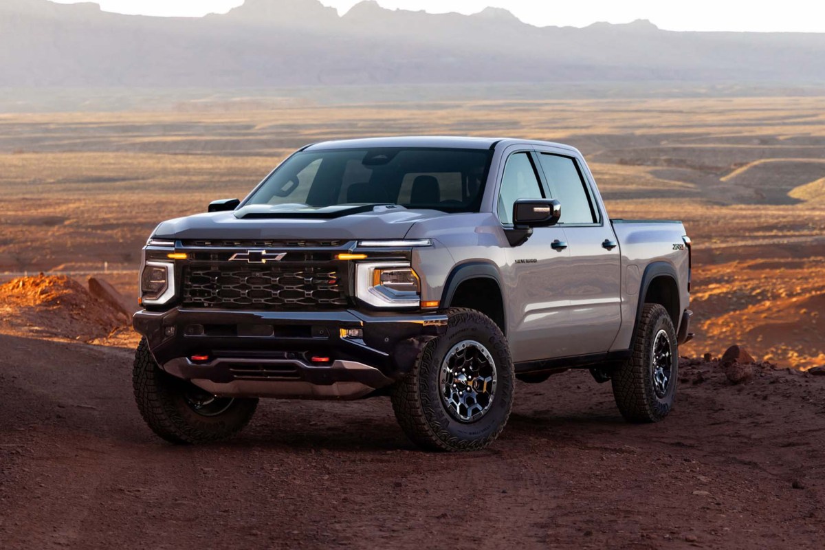 GM’s New V8 Trucks Ditch Oil Dipstick for Digital Gauge