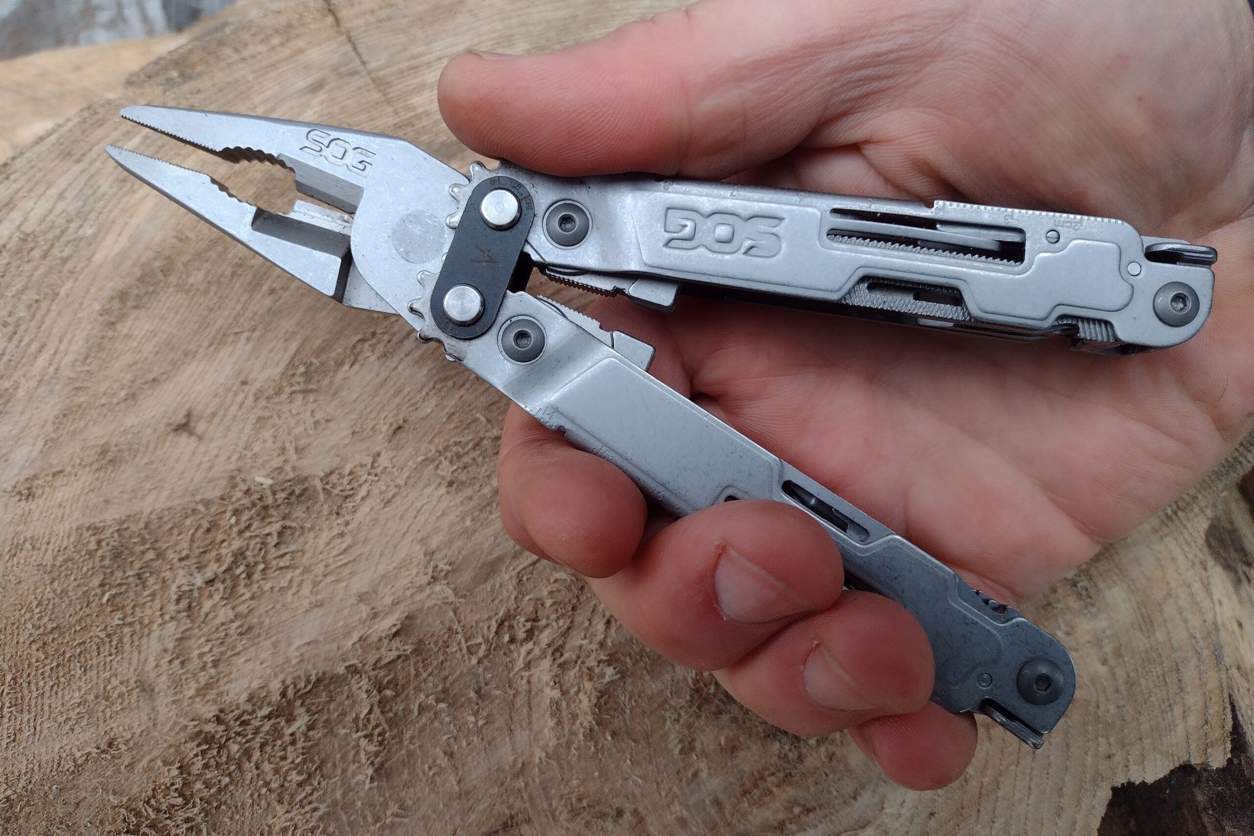SOG PowerAccess Deluxe Multitool Review | CleverHiker