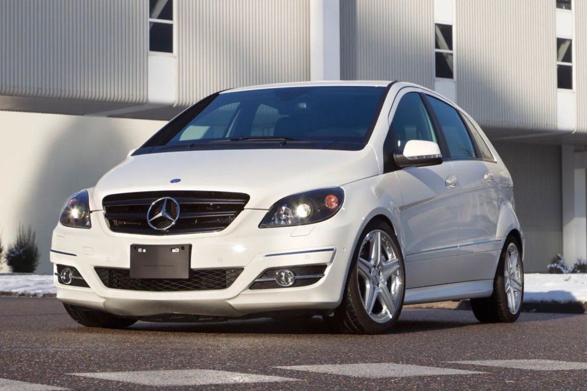 One Time, Mercedes-Benz Mechanics Built a Snarling V8 Hatchback