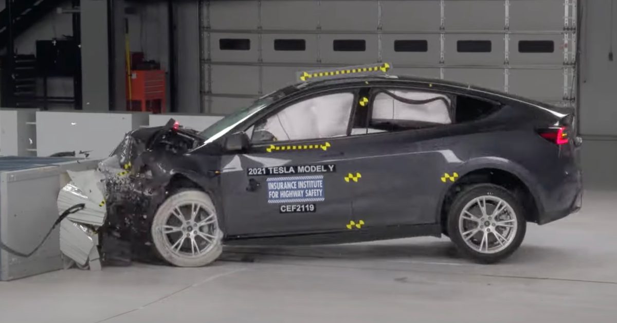 Tracking the fatal Tesla Autopilot and FSD crashes hidden in its data