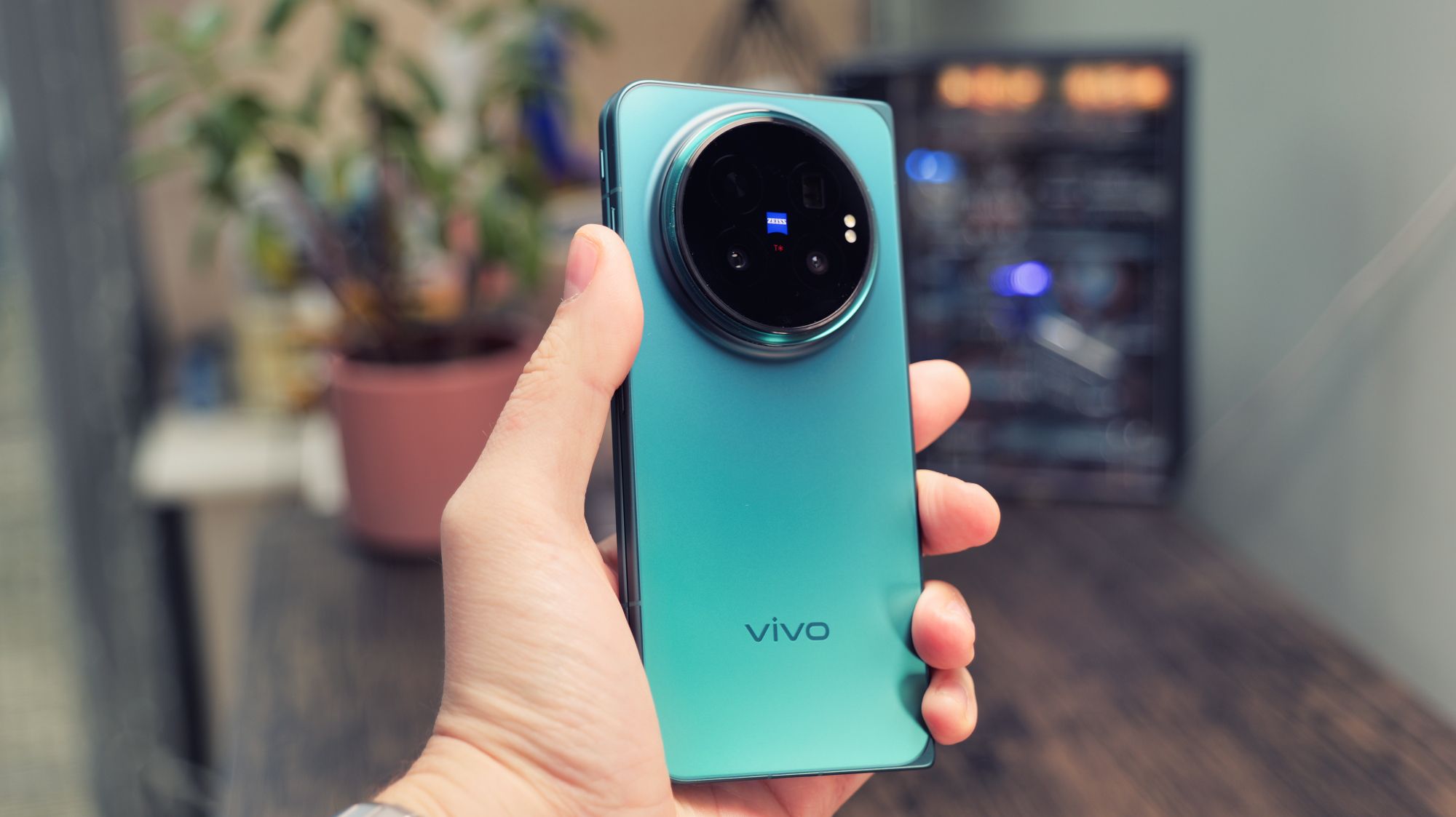 You call that a foldable? The Vivo X Fold 6 is the iPhone Duo dialed up to 11 — I’m obsessed