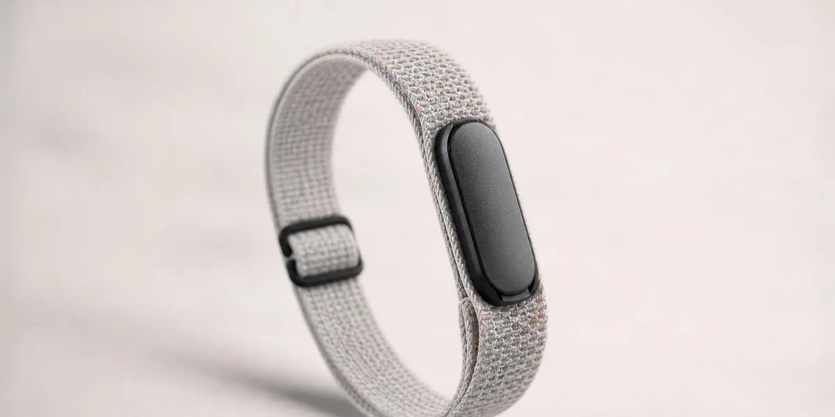 Apple develops screenless Whoop-style fitness tracker — The Verge