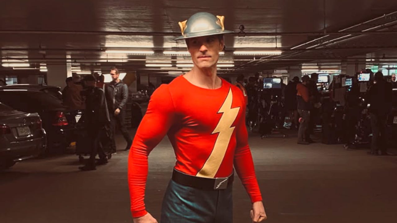 Big Bang Theory Spinoff Wanted a Green Lantern Cameo But Settled for The Flash vs. Mr. Freeze Instead