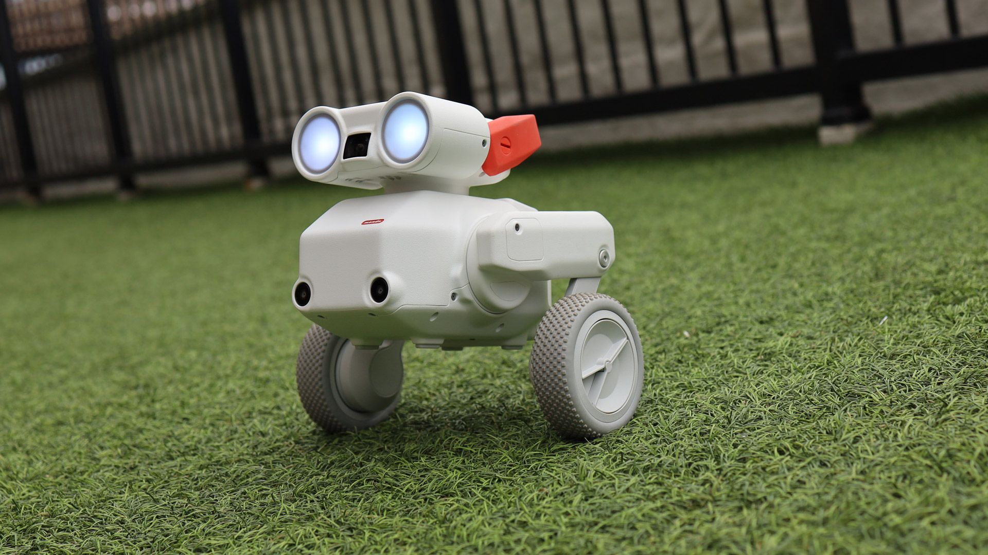 Mondo Beni is the cutest robot I’ve seen in ages, and it might be a creator’s best friend