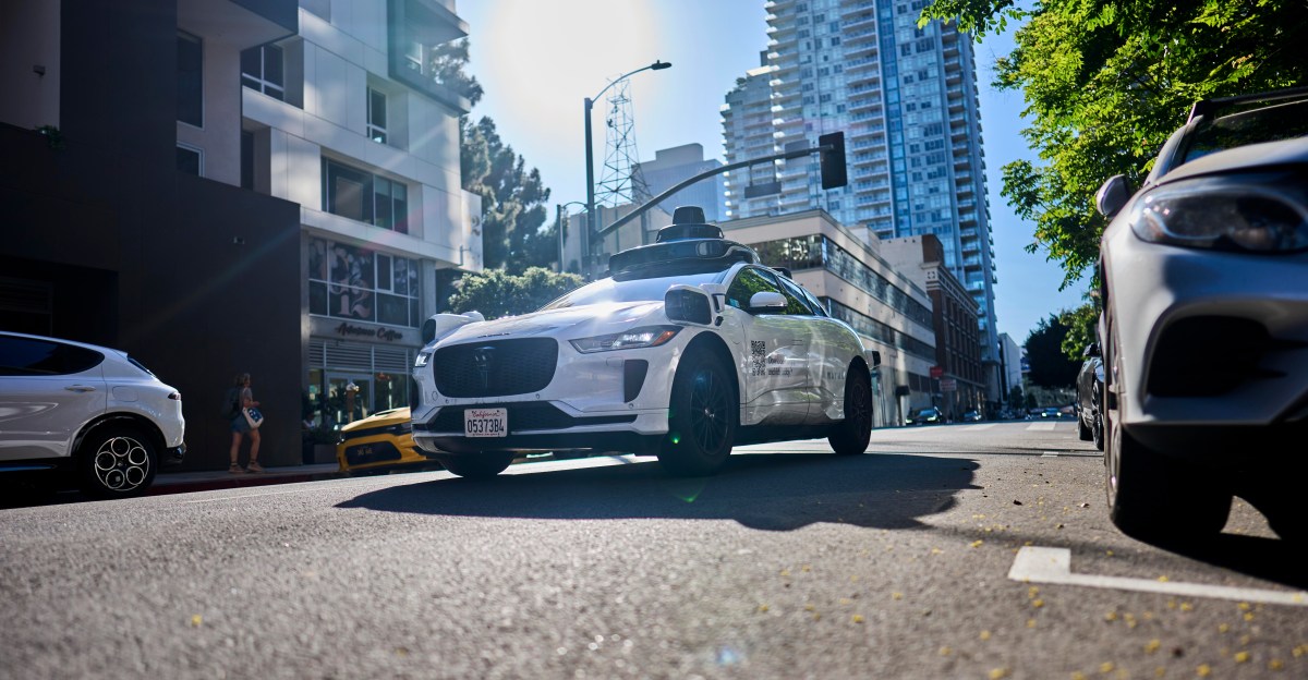 Waymo pulls over, calls cops on riders with a ghost gun